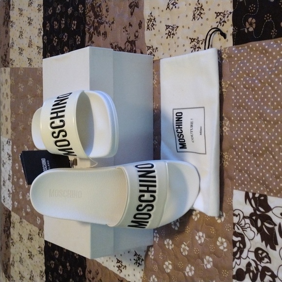 ❗SOLD❗ NWB Moschino Slides - Picture 2 of 4